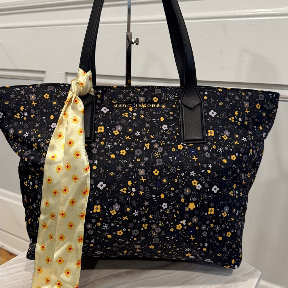 Marc Jacobs Bag Wingman Black Yellow Floral Nylon Tote EUC - Picture 4 of 17